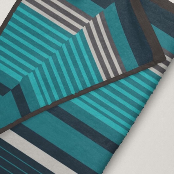 Zoom sur motif serviette rayée bleue et grise