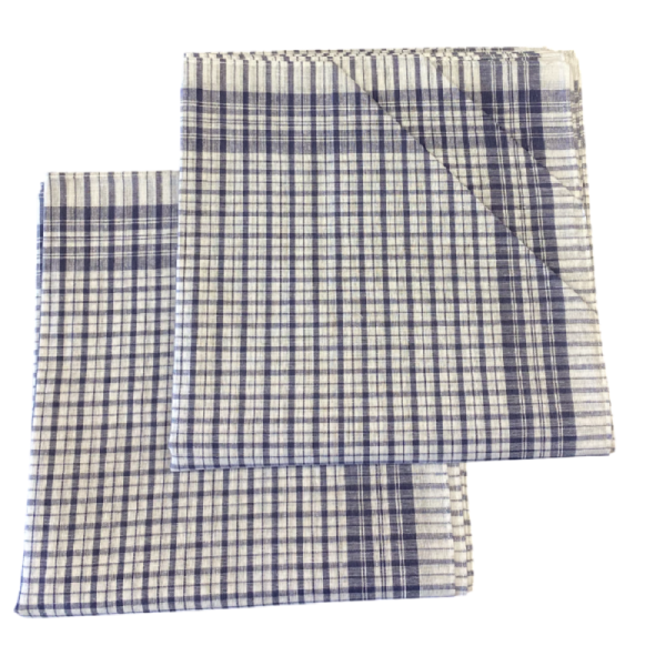 Visuel du lot de 5 mouchoirs romain 100% coton, 50x50cm à petit carreaux bleu et blanc. Zoom sur motifs quadrillé.